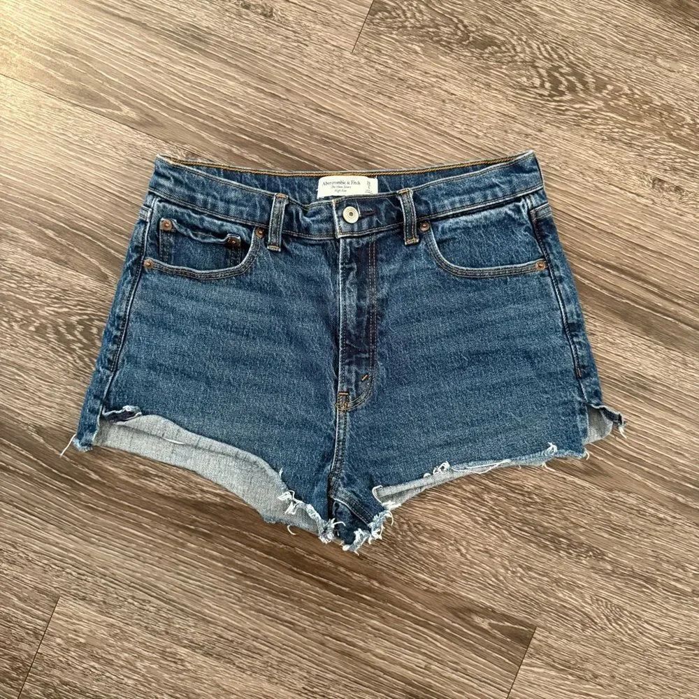 Abercrombie & Fitch The Mom Short High Rise